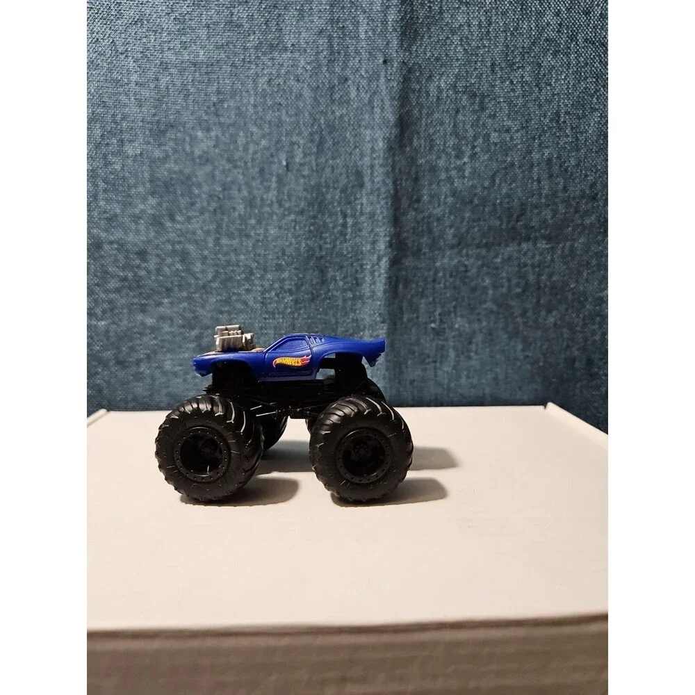 3-Piece Monster Truck Set | Hot Wheels Twin Mill & Howlin' Heat